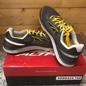 Altra size 10.5 instinct 4 gray/yellow men’s shoes